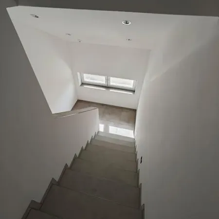 Mobilierte Dachgeschosswohnung *