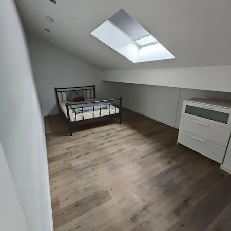 Mobilierte Dachgeschosswohnung