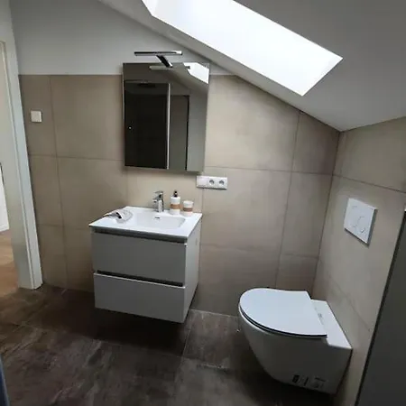 Mobilierte Dachgeschosswohnung Hutschenhausen